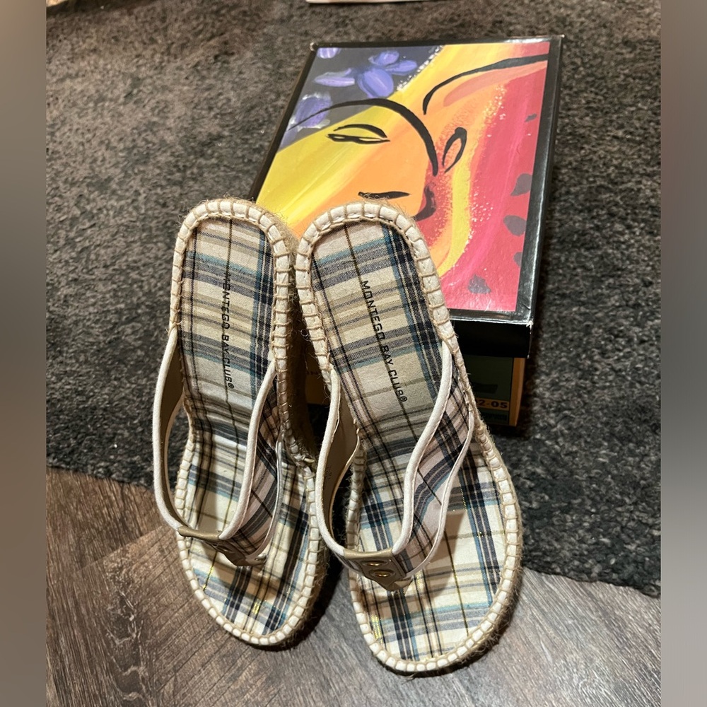 Montego Bay Club. 71/2 women’s shoes. Plaid flip flops. - Picture 3 of 11